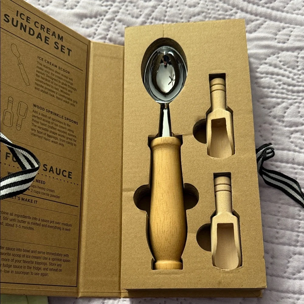 Ice Cream Sundae Set with Wooden Handle Scoop